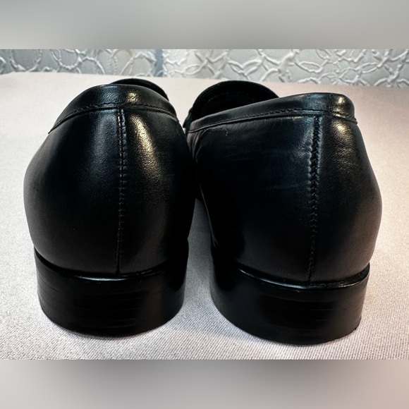 Franco Sarto- Women’s Black Leather Peace & Love Chain Loafers (7.5) - Picture 8 of 14